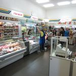 Standarta baltkrievu pārtikas(produktu) veikals. Skaisti!
Tur joprojām var nopirkt visādas no padomju laikiem saglabājušās lietas - saldējumus, vafelītes, limpenes, sierus ar cipariem(meloju, sierus ar cipariem nevienu reizi neredzēju). Kāpēc Latvijā tādas vairs nav? ai, ai, tik garšīgi taču! veikals Baltkrievija