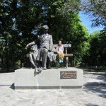 Karīna ar Tarasu Ševčenko, ukraiņu izcilāko dzejnieku, rakstnieku, mākslinieku un humānistu. Tarass Ševčenko Čerņigova Ukraina