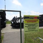 Staļina līnijas muzejs - tur var apskatīt un aptaustīt visdažādāko padomju militāro tehniku, sākot ar tankiem, beidzot ar dzeloņdrāšu žogiem. Reku kaut kāds bruņu transportieris. Tur pat blakus stāv kāpurķēžu mašīna, kas prot pārvērsties tiltā - iebrauc upē, pārveršas, un tai pāri var braukt visa pārējā militārā tehnika. Man tāda ierīce bija jaunums! Staļina līnija Baltkrievija