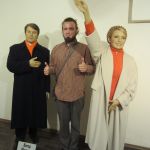 Es ar oranžās revolūcijas varoņiem! Juščenko attēlots bez rētām, jo "neviens mākslinieks neparakstītos atveidot tādu briesmoni." Kijeva vaska figūras