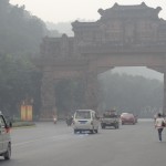 Smogs un milzu vārti.