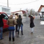 Stāvam pie kontroles punkta "Ditjatki", kur sākas 30 kilometru nāves zona.