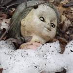 Te lelles līķis pie bērnudārza.