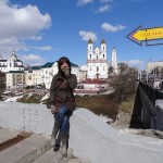 Man fonā Svjatouspenskas katedrāle.