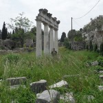 Vēljoprojām pirtis(vannas?). Reku saglabājušās arī dažas vecum vecas kolonnas. Kos sala Griekija Kosas sala Griekija