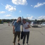 Es ar savu labāko čomu pozēju pie kaut kādu hābsburgu mājas. vīne austrija