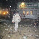 Sašļucis Elviss putekļu un atkritumu ielenkumā. pukkelpop festivāls beļģija Haselta