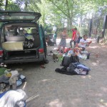 Noorganizējām tabora tipa nometni pie pamestas villas. Salaupītais jāsašķiro ērtākam mājupceļam. pukkelpop festivāls beļģija Haselta