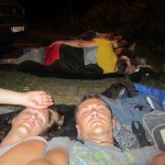 Nakts, kad izlēmām gulēt ārpus teltīm. Reizē arī vienīgā nakts, kur visi nogulēja kādas desmit stundas un labi izgulējās. benzīntanks vācija