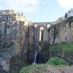 Rondas jaunais tilts(1793). Jaunais tāpēc, ka pārējie divi ir vecāki. Gandrīz simts metru augsts!