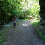 Pēc vietējo ieteikumiem ejam Boržomi mežā. Visur patīkami svaigs gaiss un skaista daba.