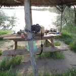 Re, statīviņš pieķēries pie staba! Nevaru beigt priecāties par statīviņa izdarībām!