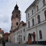 Vecpilsētā var sajusties gandrīz kā kādā spāņu mazpilsētā. Ukrainai neierasta arhitektūra.