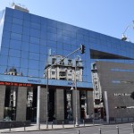 Re, arī modernās stikla mājas!