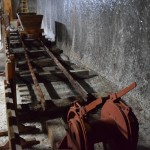 Pēc tam ar šādām te DREZĪNĀM sāls tika pa sliedēm izveda pavisam virszemē.