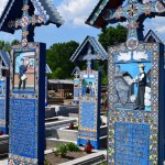 Vīrs, kurš met kaut ko atkritumu tvertnē?