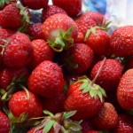 Pavisam nedaudz pirms robežas iztērējām savas pēdējās rumāņu lejas, kopā 2.31 (apmēram 50 centi). Par tām no ceļmalas tantes dabūjām nepieklājīgi lielu maisiņu saldu, saldu zemeņu!