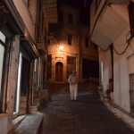 Pieklājības pēc - vēl viena Gjirokasteras iela ar vietējiem vīriem. Smuki, ja?