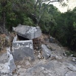 Re, kā pizidieši slēpj savus mirušos - kastēs. Ne tik lepni, kā likieši - klintīs.