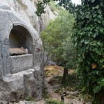 Glaunākie miroņi gan izpelnījušies vietu klintī, bet - vienalga kastē.