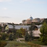 Atkal prezidenta pils un zem tā esošais Rike parks ar visu savu izstāžu/koncertu zāli.