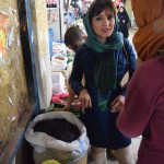 Karīnai atkal pienākas ēdienu/garšvielu ekskursija. Dažām lietām, kurām angliskais nosaukums nav zināms vai nepastāv, Roja izskaidro pielietojumu un izcelsmi, tā kā tagad esam baigie persiešu ēdamlietu eksperti.