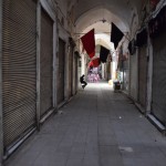 Dodamies uz UNESCO mantojumos ierakstīto un visādi citādi izslavēto Fin dārzu, bet Kašanā visi ceļi ved caur bazāru. No rīta bazārā neviena nav. Izskatās, ka irāņi nav baigie cīruļi, andelēties sāk tikai normālā pūču laikā.