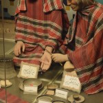 Tālāk ekskursija ved uz vaska vīru ekspozīciju. Ekspozīcijā viens vīrs otram ar nazi griež pušu vēnas. Tas tāpēc, ka tieši šajā hamāmā viens no Kadžāru dinastijas laika premjerministriem Amīrs Kabīrs tieši šeit tika sodīts ar nāvi. Apsūdzēts viņš, protams, bija nepatiesi (parastās varas spēles), bet, tā kā visādi citādi bija cienījams kungs, viņam ļāva vismaz izvēlēties, kādu nāvessodu saņemt. Viņš izvēlējās vēnu pārgriešanu. wtf