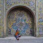 Re, cik daudz un smukas flīzes! Vietām restauratori gan ir paslinkojuši un pavisam nodilušās flīzes nomainījuši ar pavirši zīmētām, tādām, kas apmēram it kā ierakstās motīvā, bet ir pavisam citā tonī un izskatās pēc bērnu zīmētām, hehe.