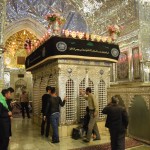 Reku arī svarīgā kunga kapene. Vai abu svarīgo kungu. Tā arī līdz galam nesapratu, vai šeit apglabāts tikai Ahmeds ar spīdīgajām bruņām, vai arī viņa brālis Muhameds. Jebkurā gadījumā šis kungs ir bijis ļoti cienījams, jo visi, kas palūdzas pie viņa restēm, pēc tam atkāpjas atmuguriski, nevienu brīdi neuzgriež muguru.