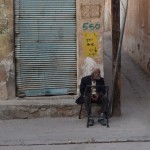 Vecs vīriņš atpūšas.