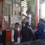 Vīri stāv rindā pēc maizes. Mēs pie maizes tā arī netikām, jo pat dinamītu teniss uz lāču mugurām (<a href="http://i1.wp.com/laughingsquid.com/wp-content/uploads/dangerous-game-20111027-105954.jpg" target="_blank">skatīt šeit</a>) ir tīrākās bērnu rotaļas, salīdzinot ar irāņu rindā stāvēšanas sistēmu.