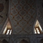 Tā, lai būtu - arī viens skats no vārtu iekšpuses. Viss, protams, sīkās jo sīkās mozaīkās!