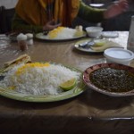 Pēc liela un varena ceļojuma esam nopelnījuši lielas un varenas vakariņas - Gormi Sabze ar rīsiem. Es jau teicu, ka šis ir mūsu mīļākais ēdiens, ja? Joprojām nekas nav mainījies!