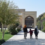 No rīta Karīna ar Muhamedu jau ir labākie draugi. Ejam uz Chehel Sotoun.