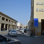 Nākamajā rītā dodamies pilsētas apskates tūrē. Great Bazar, Carpet trading center, visur visi uzraksti angliski! It kā jau forši, var visu saprast, bet tas arī reizē liecina par to, ka visas šīs iestādes iekārtotas par godu tūristiem. Un tūristu izrādes parasti galīgi neatbilst īstenajai vietējai kultūrai. Nu nekas, nebūsim lepni.