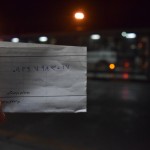 Vadoties pēc Vali naudas taupīšana ieteikuma, uz lidostu nebraucām vis ar taksi, bet gan ar diviem autobusiem - pirmais mūs aizveda līdz autoostai, kur stundiņu bija jāpagaida uz otru, bet mums jau nekur nav jāsteidzas, izlidošana paredzēta tikai rītdien. Un autobusi, protams, mums, Irānas viesiem, ir bez maksas. Šis, ko redzi bildē, ir kārtējā izpalīdzīgā vīriņa (autobusa šofera) darbiņš - viņš no sava telefona uzzvanīja savai māsas meitai, kura prot angliski, iedeva parunāties man. Māsasmeita saka, ka, lai ne par ko neuztraucamies (jo līdz šim dzīvojam vienā stresā, haha), ja kas nepieciešams noteikti zvanām, un viņas tēvocis iedošot mums viņas numuru. Šis tad arī ir tas numurs. Mīļi.