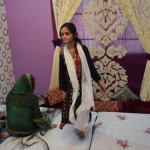 Vai nav skaista meita? Aišai ir 11 gadi, bet izskatās, ka dienās varētu būt baigā siržu lauzēja. Te gan ar tām siržu laušanām ir tā kā ir - pārsvarā sievas/vīrus jaunajiem cilvēkiem noskata un sarunā vecāki (arranged marriage). Šahīds, piemēram, saka, ka viņa ģimenē bijis tikai viens love marriage (tādas laulības, kur laulājamo iesaistītie izvēlējušies paši) gadījums, bet ģimenes viņiem ir LIELAS! Vismaz kādi 200-300 cilvēki.