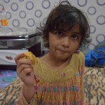 Uzkodu pauze nemaz nenozīmē to, ka jāpārstāj fočēt, tāpēc pēc visām izdarībām man nācās fotoaparātu attīrīt no visādiem lipīgiem rīsu graudiem visās iespējamās vietās.