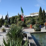 Šīrāzas autoostas priekšpusītē viss tāds skaists un tīrs, ar skaistumaugiem, kā Eiropā!