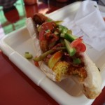 Pirms iet uz Mešhedas svarīgāko tūrisma (un reliģisko) objektu, jāieturas. Brokastīs, protams, falafeļu maize. Šoreiz pavisam lēti - tikai 25 tūkstoši! Un vēlreiz pierādās, ka brīnumainās falafeļmaizes ir pieejamas jebkurā Irānas reģionā. Tagad jau esam tepat blakus Turkmenistānai. Starp citu, esmu apņēmies un svinīgi solos līdz šī gada beigām beidzot izveidot to interaktīvo karti, kurā varēs redzēt, kur esam bijuši un pa kādiem ceļiem braukuši. Labi? Turiet, lūdzu, mani pie vārda.