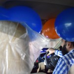 Tanvīram šovakar prāts nesas uz jokiem, tāpēc pirms 100km brauciena uz mājām viņš nopērk kaudzīti balonu, ar kuriem piepilda mašīnas salonu. Nešķiet baigi droši, turklāt varu vēl pieminēt, ka mājupceļā ātrums šad tad sasniedza pat 170km stundā.