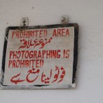 Jā, Pakistānā ir arī sliktas lietas, bet labo lietu ir daudz, daudz vairāk! Tāpēc tagad pārejam uz pozitīvo, ja? Vēl tikai pēdējo reizi atriebšos uz nobildēšu Hasilpuras staciju tieši tajā vietā, kur to nedrīkst darīt, hahahahaha!