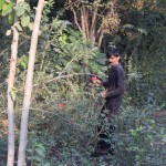 Un reku arī dārznieks. Plūc skaistas rozes un dāvā manai Karīnai! Pareizi ir, pats jau neprotos savu sievu pienācīgi apdāvināt.