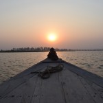 Tā mēs burājam saulrietā!