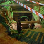 Turpat ārpus restorāna vīri rok bedri un taisa alas. Ceru, ka viņi taisa metro sistēmu, tas ļoti labi noderētu Lahoras satiksmei un piesārņojumam. Tikai tāds maziņš tas metro viņiem. Gan jau, ka kaut kāds modernais, tāds, kā agrāk rādīja Sci-fi filmās, kapsulu variants. Katrs cilvēks iekāpj atsevišķā kapsulā un tiek aizšauts tieši uz viņam nepieciešamo galamērķi. Lai viņiem veicas!