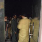 Sabijām birojā kādas 5-10 minūtes, un paskat, kas aiz durvīm jau sakrājies, haha!