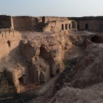 Kamēr koka ēkas un rotājumi stāv kā stāvējuši, akmens būvēm gājis bēdīgāk, bet apmēram jau var redzēt, kas un kā.