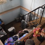 Arī naktsmītnē mūs uzņem kā "savējos" - par nelaimi, hostelis ir teju aizpildīts, pieejama tikai viena gulta. Vienā brīvajā gultā uzreiz noliekam gulēt Karīnu, bet man tiek ierādīta vieta recepcijā, hosteļa saimnieka gultā. Pats viņš nakti pārlaidīšot uz terases, tas nekas. Tik mīļi! Nuja, vēlu tad visiem labunakti, un tiekamies atkal pirmdien no rīta!