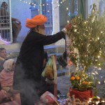 Tālāk dodamies pie kāda no daudzajiem babām. Babas sūfismā ir apmēram reliģiskie/garīgie līderi, kas staigā no mājas uz māju un stāsta nabagajiem par islāma/sūfisma priekšrocībām. Tieši tāpēc 10.-11. gadsimtā (un arī vēlāk), atšķirībā no citām islāma sektām, sūfismam izdevās diezgan strauji izplatīties, jo citu novirzienu līderi bija augstprātīgi un par nabagajiem nelikās ne zinis. Mūsdienās, protams, reti kurš baba staigā pa nabagu mājām, tagad viņi ir tādi apmēram bezģeļņiki, kas gan joprojām staigā no mājas uz māju, bet nu jau vairs ne reliģijas izplatīšanas nolūkos, bet gan lūdzot pēc ēdiena/dzēriena/apģērba. Principā tie ir tādi neizglītoti pusbomži. Bet sūfiji tāpat uzskata viņus par svarīgiem ļaudīm.